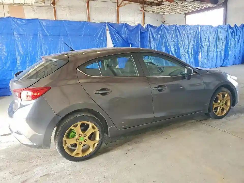 3MZBN1L33JM262158 2018 MAZDA 3-4