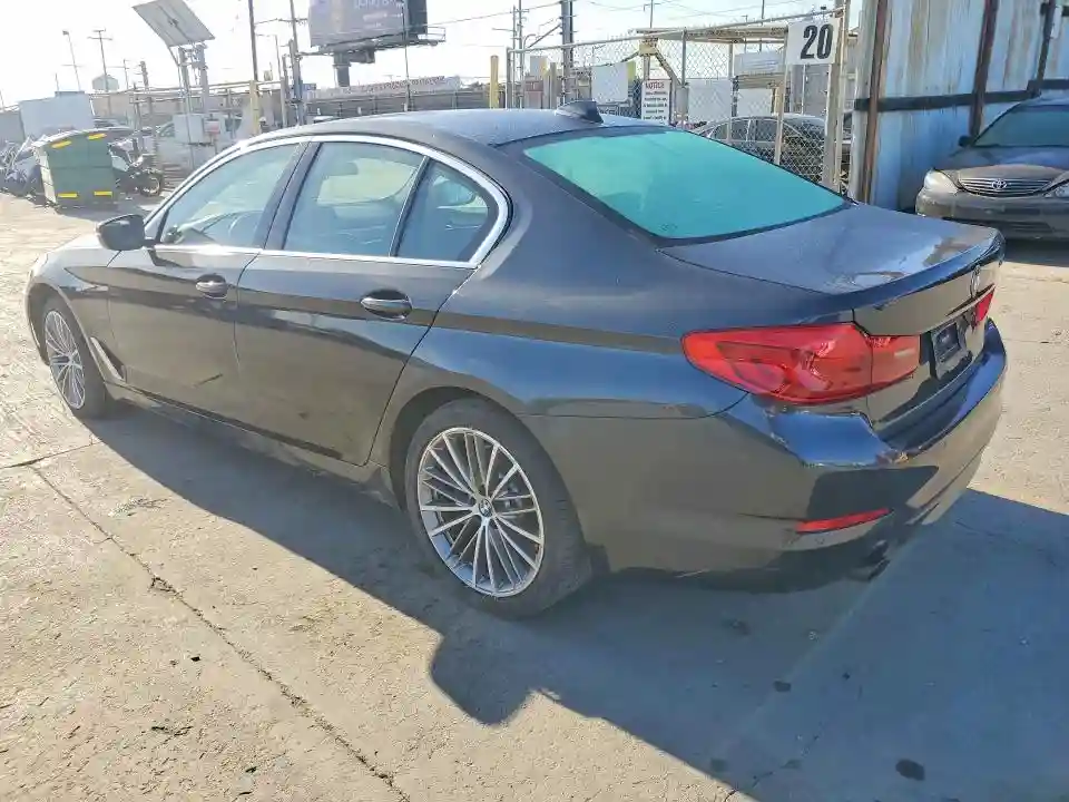 WBAJR3C00LWW69312 2020 BMW 5 SERIES-1