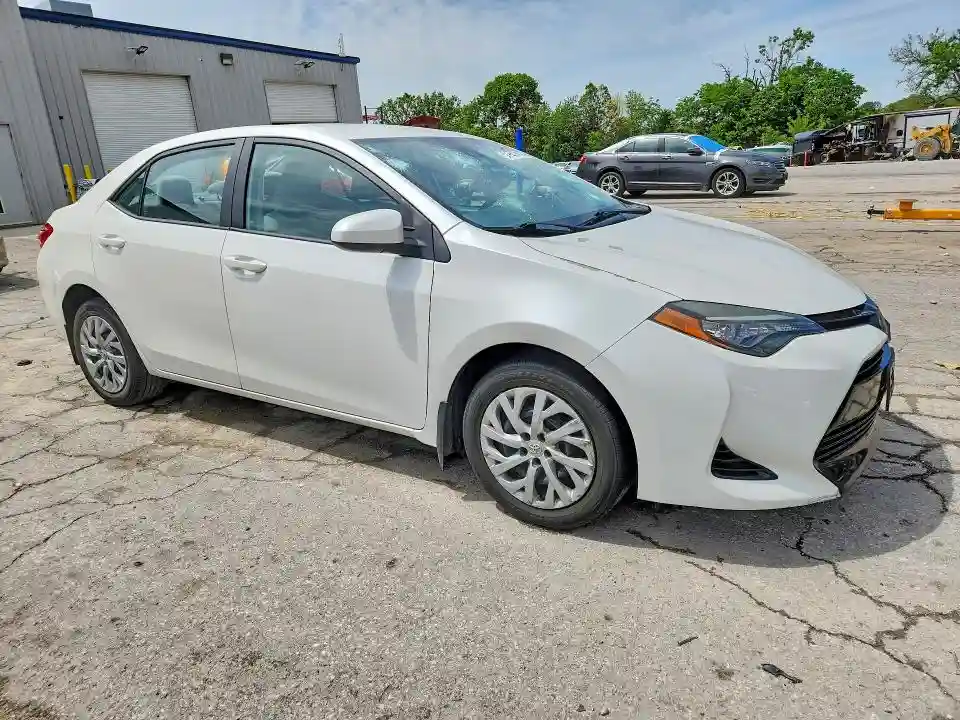 5YFBURHEXHP607610 2017 TOYOTA COROLLA-3