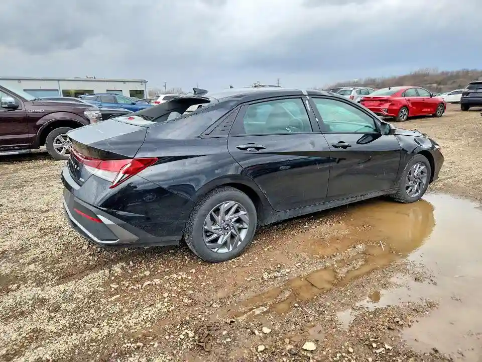 KMHLM4DJ2RU094623 2024 HYUNDAI ELANTRA-2