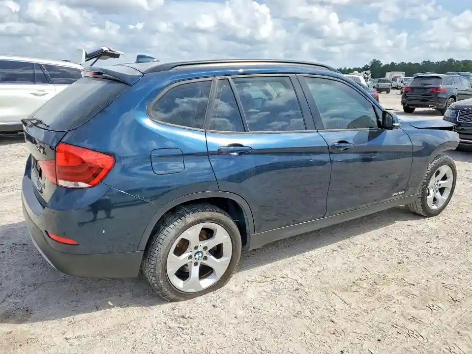 WBAVM1C51FV318435 2015 BMW X1-2