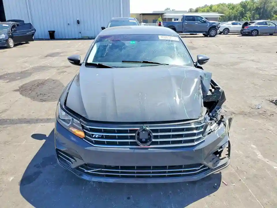 1VWDT7A31HC062640 2017 VOLKSWAGEN PASSAT-4