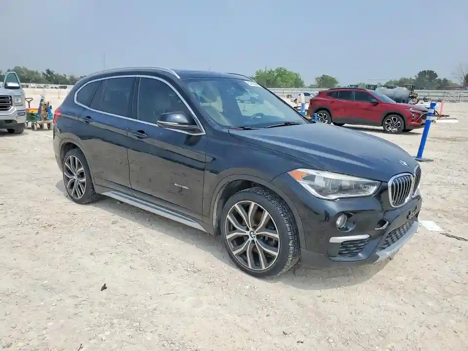 WBXHT3C35H5F75779 2017 BMW X1-3