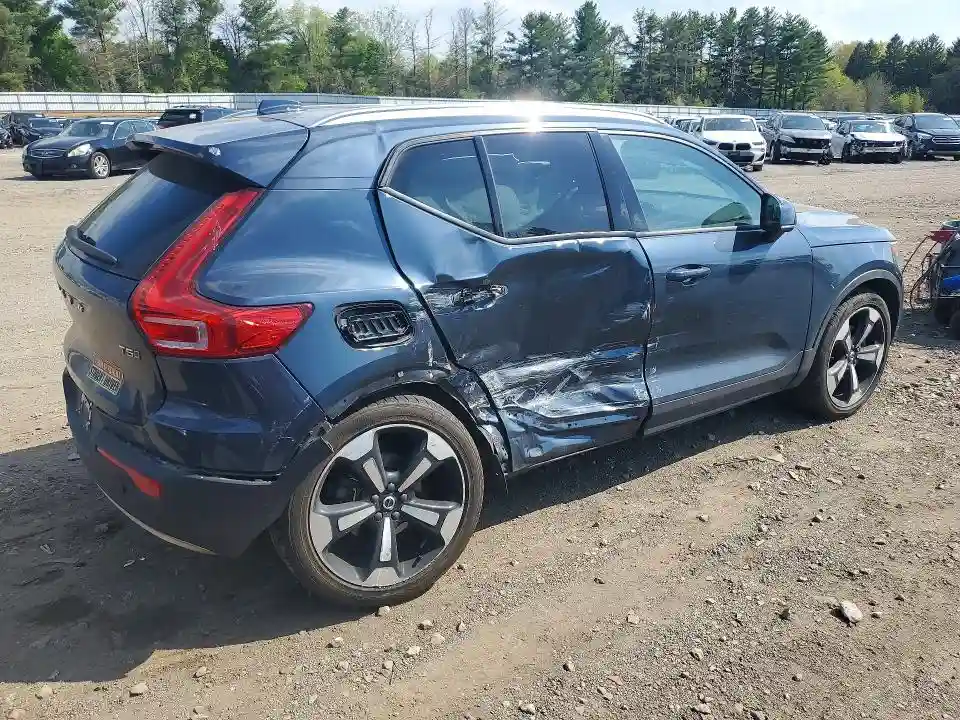 YV4162UK0N2739145 2022 VOLVO XC40-2