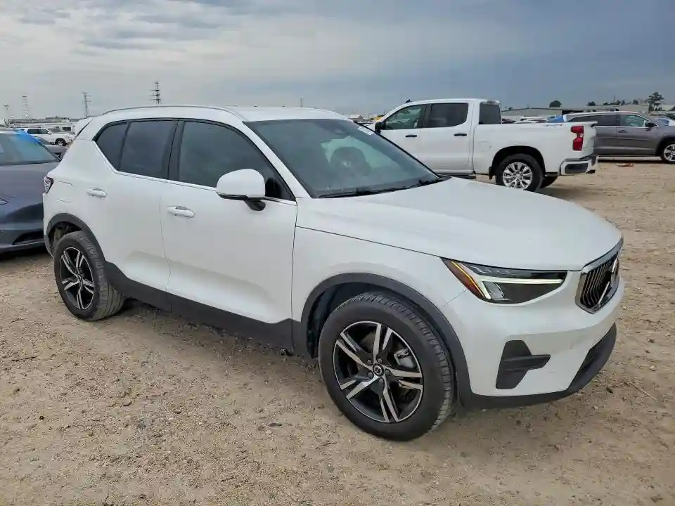 YV4L12UK8R2330629 2024 VOLVO XC40 CORE-3