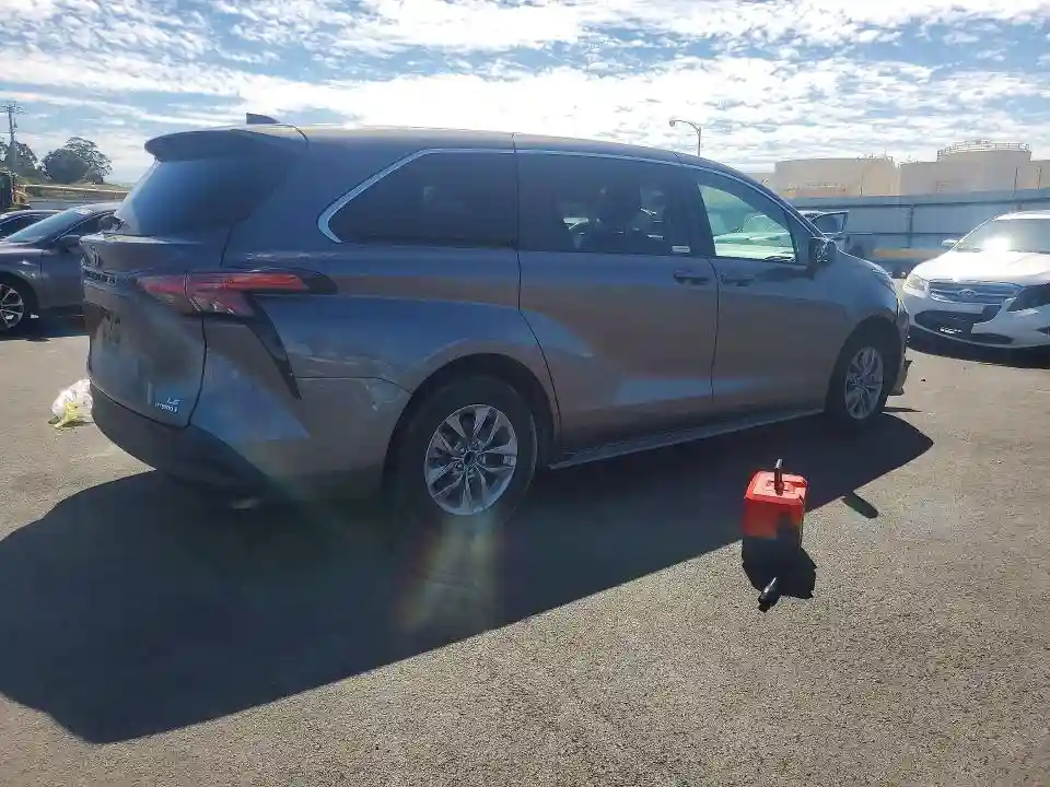 5TDKRKEC0NS101718 2022 TOYOTA SIENNA-2