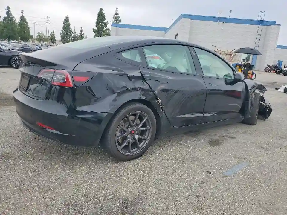 5YJ3E1EA3PF587702 2023 TESLA MODEL 3-2