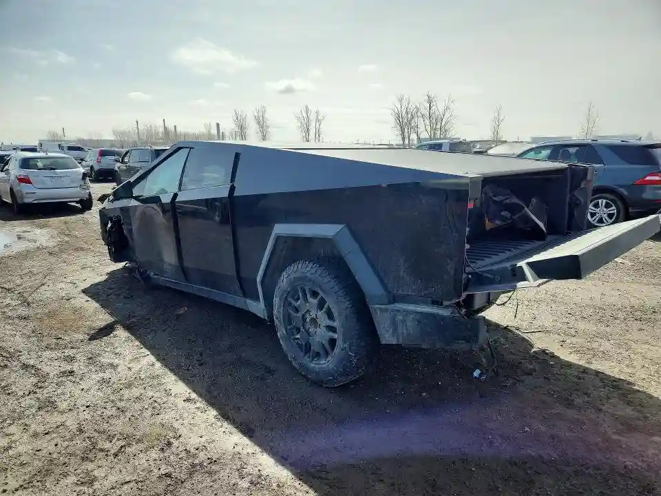 7G2CEHEE7RA046855 2024 TESLA CYBERTRUCK-1