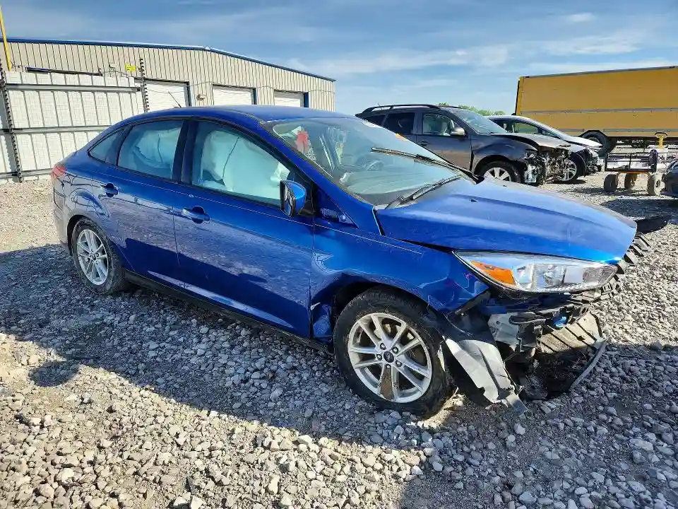 1FADP3F27JL215999 2018 FORD FOCUS-3