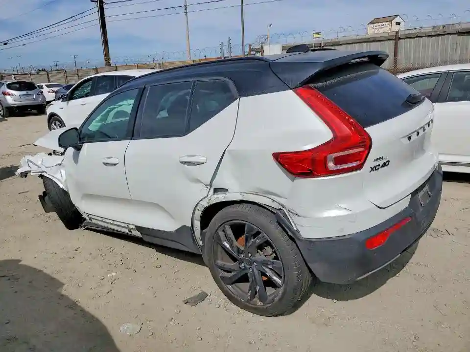 YV4162UM2K2130331 2019 VOLVO XC40-1