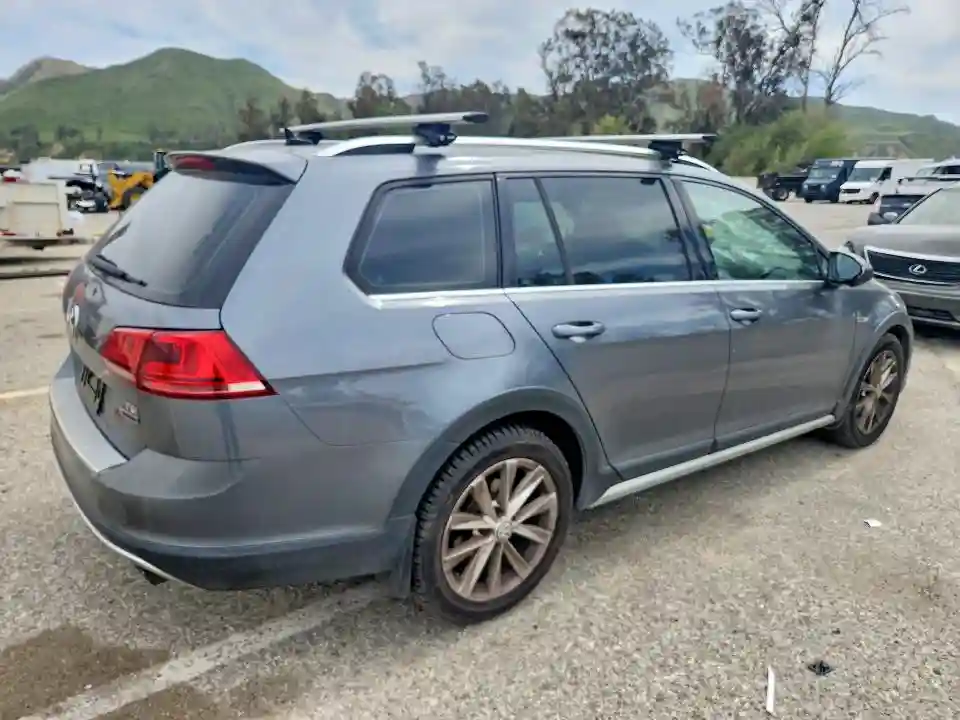 3VWM17AU0HM524215 2017 VOLKSWAGEN GOLF-2