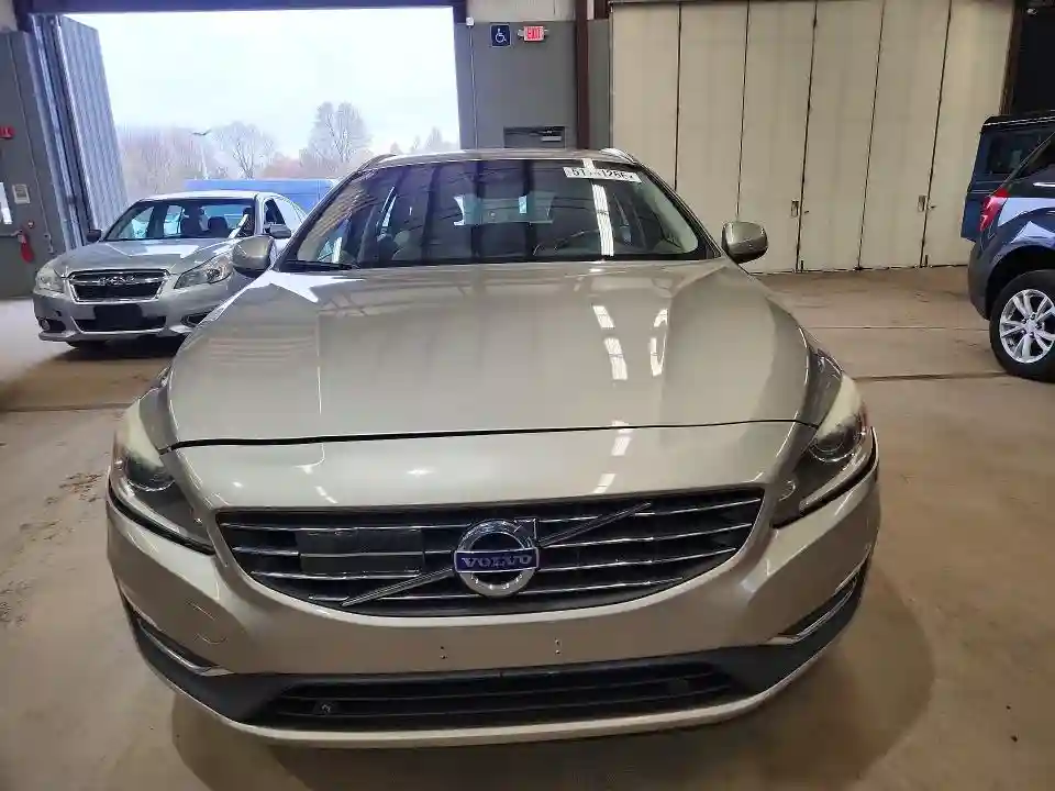 YV1612SM9F1267136 2015 VOLVO V60-4