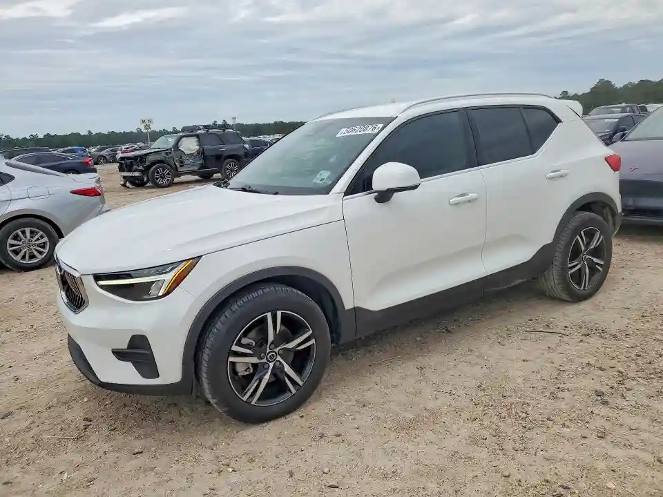 YV4L12UK8R2330629 2024 VOLVO XC40 CORE-0