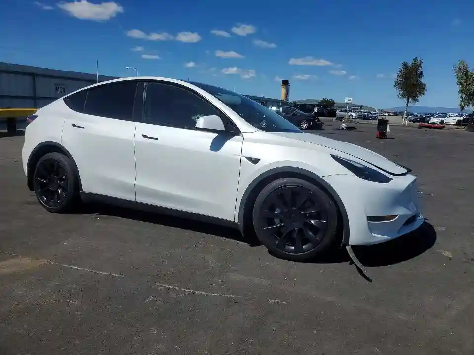 7SAYGAEE4PF903114 2023 TESLA MODEL Y-3