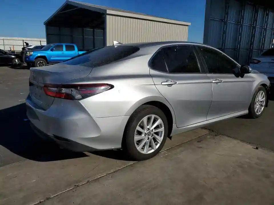 4T1C11AK4MU558556 2021 TOYOTA CAMRY-2