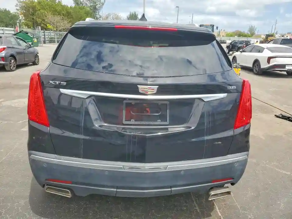 1GYKNCRS8HZ112031 2017 CADILLAC XT5-5