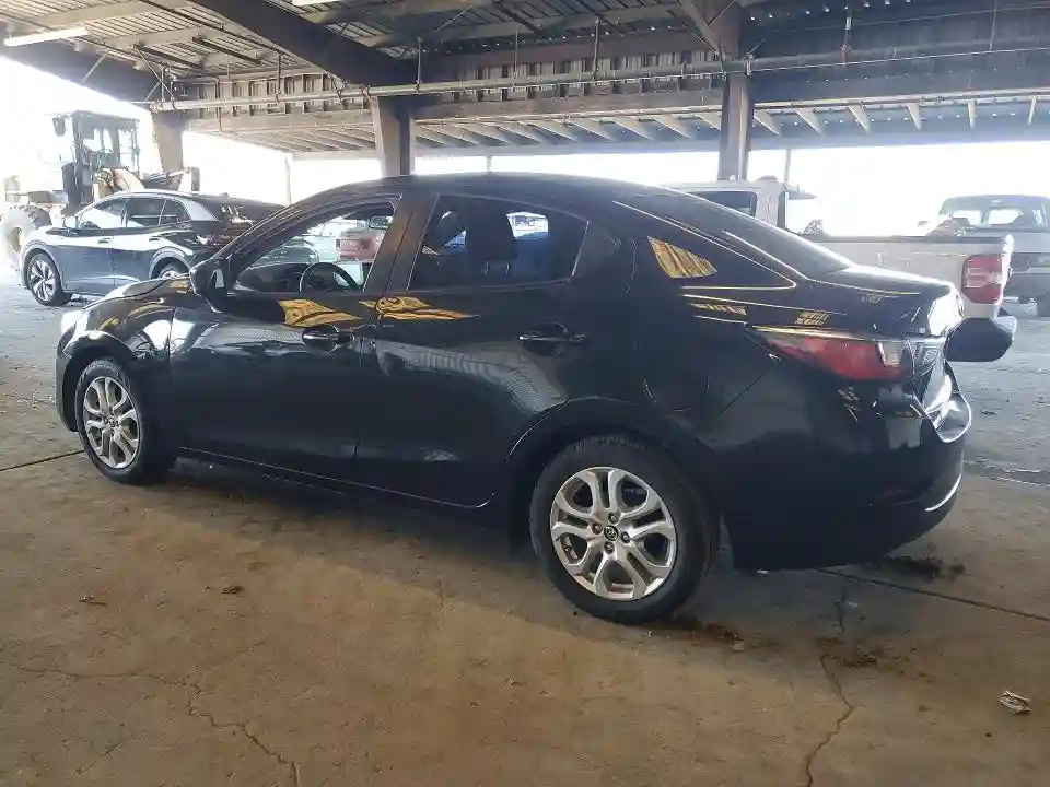 3MYDLBYV6HY181418 2017 TOYOTA YARIS-1