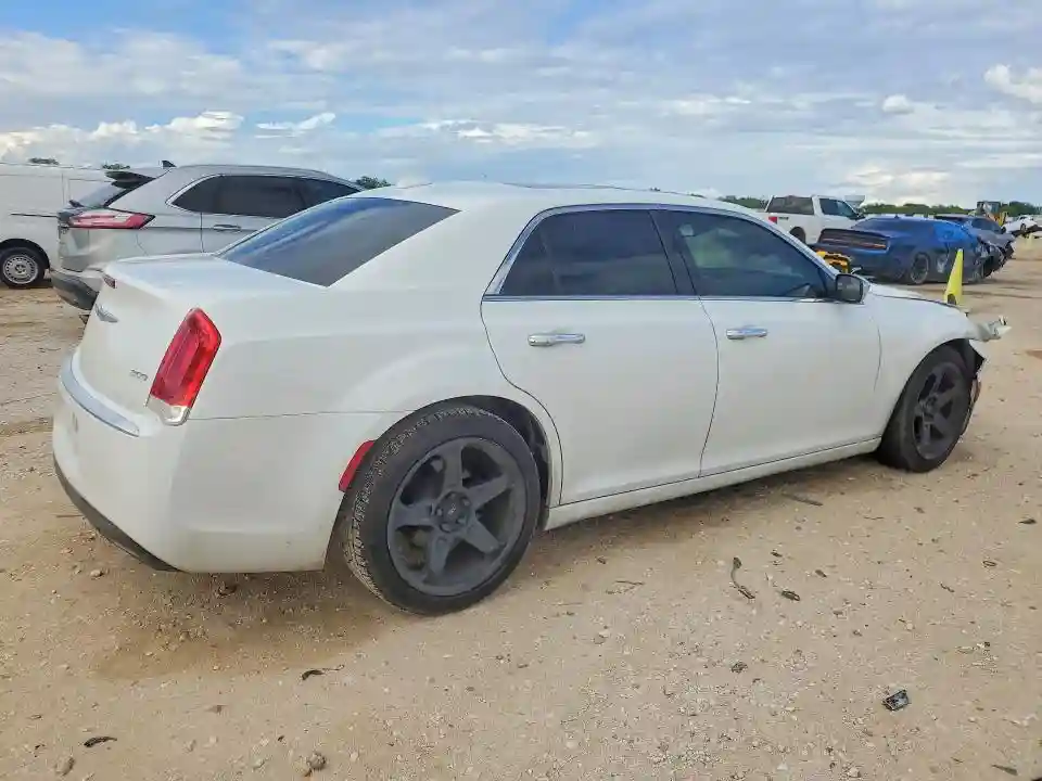 2C3CCAEGXLH145812 2020 CHRYSLER 300-2