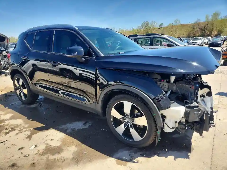 YV4162UK2L2292668 2020 VOLVO XC40-3