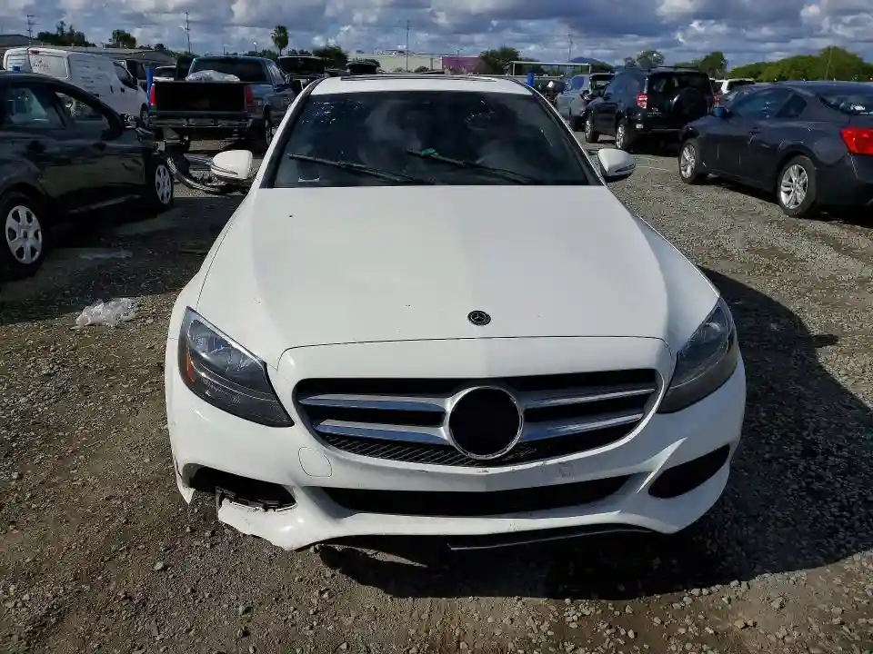 55SWF4JB2JU257520 2018 MERCEDES-BENZ C-CLASS-4