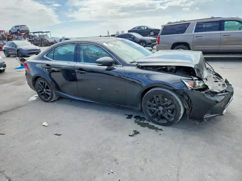 JTHBA1D2XJ5081874 2018 LEXUS IS-3