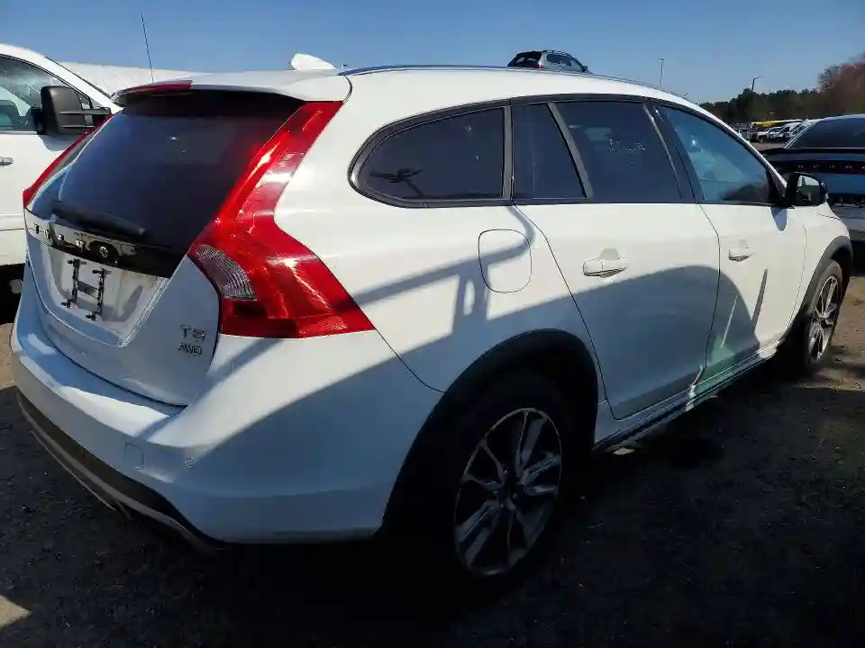 YV4612HK1F1000646 2015 VOLVO V60-2
