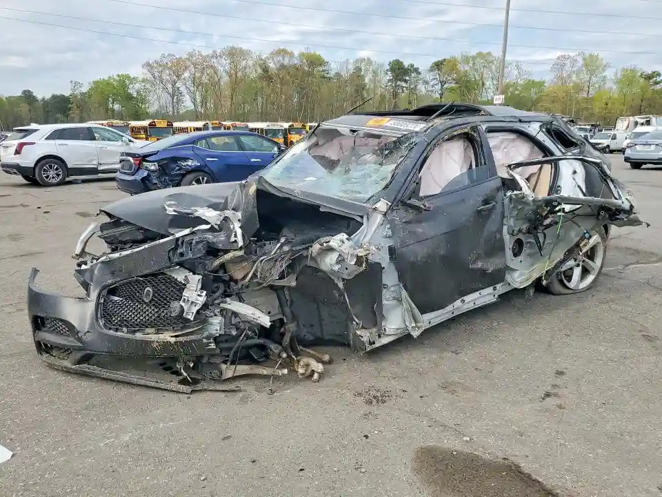 SADCJ2GX5JA237012 2018 JAGUAR F-PACE-0