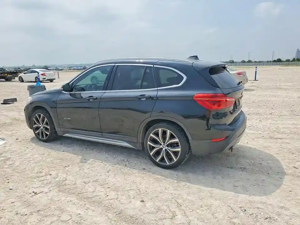 WBXHT3C35H5F75779 2017 BMW X1-1