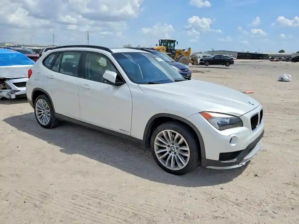 WBAVL1C5XFVY35364 2015 BMW X1-3