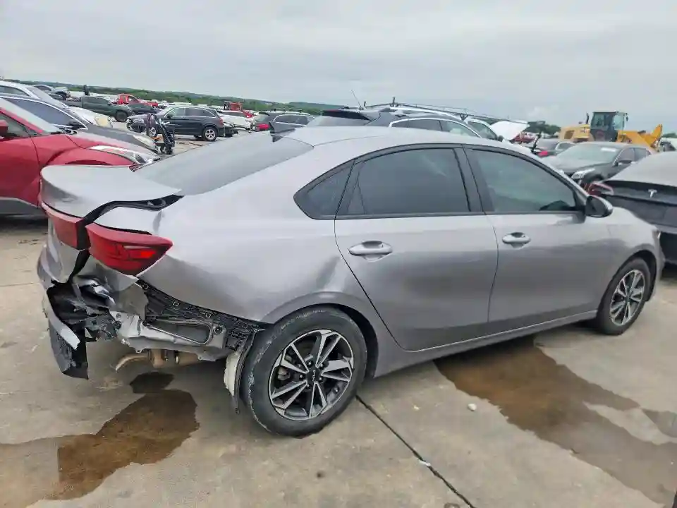 3KPF24AD8PE691566 2023 KIA FORTE-2