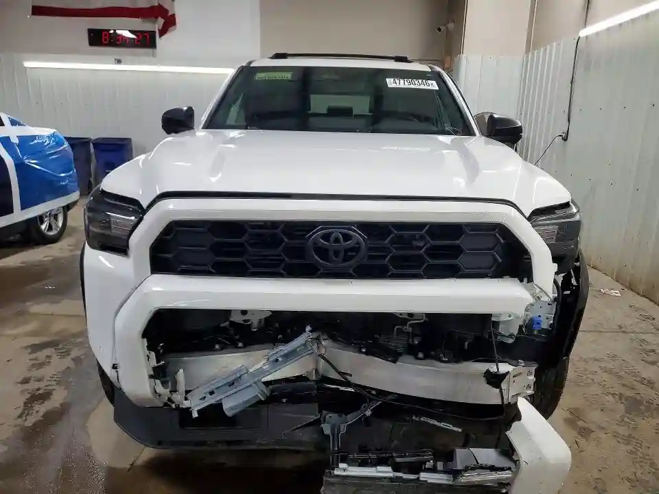 JTEVA5BR4S5048498 2025 TOYOTA 4RUNNER-4
