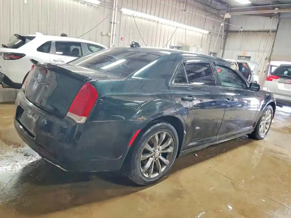 2C3CCARG8GH194703 2016 CHRYSLER 300-2
