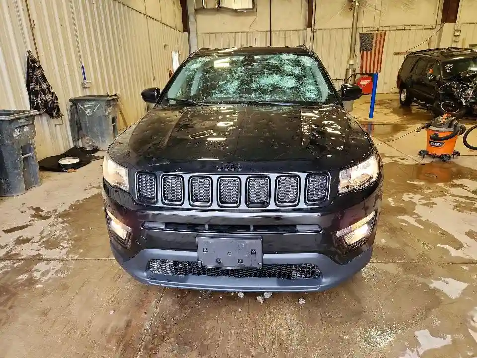 3C4NJDBB7JT453903 2018 JEEP COMPASS-4