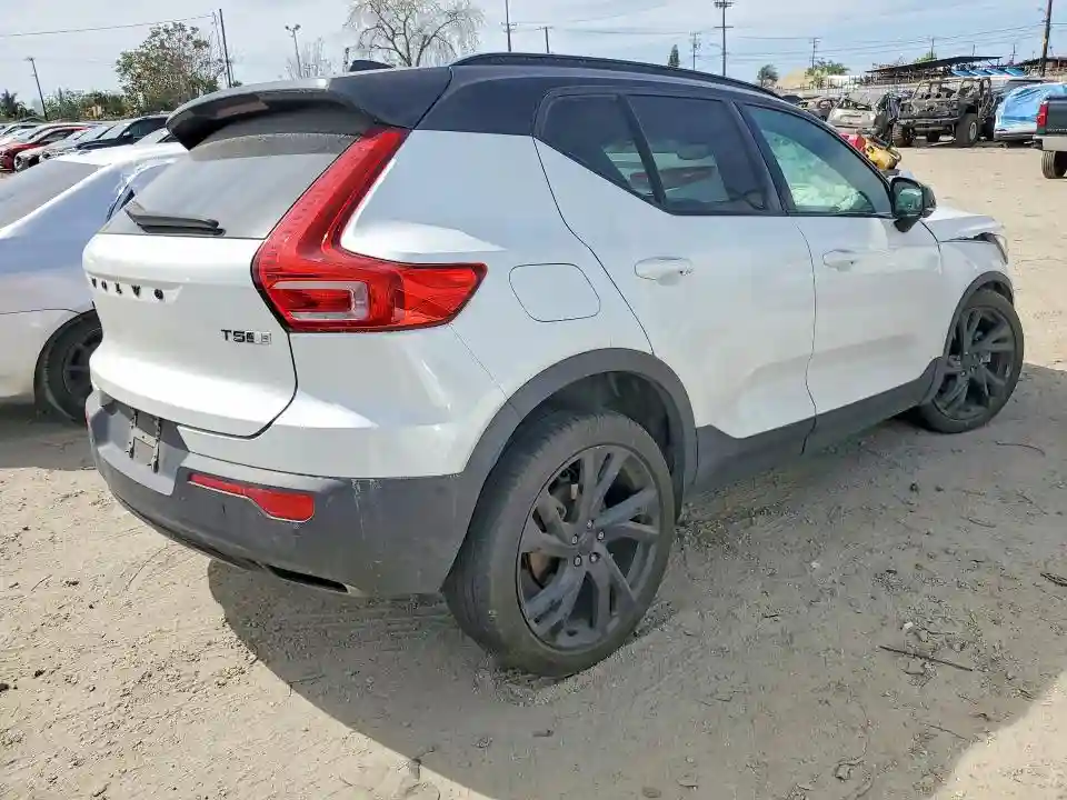 YV4162UM2K2130331 2019 VOLVO XC40-2