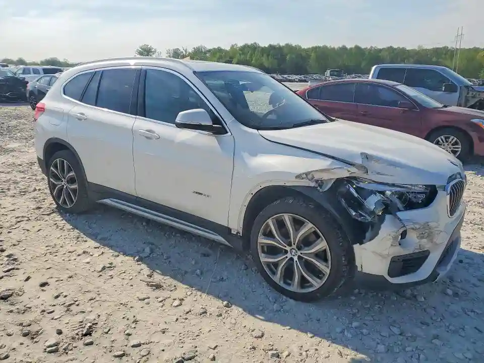 WBXHU7C39J5H38976 2018 BMW X1-3