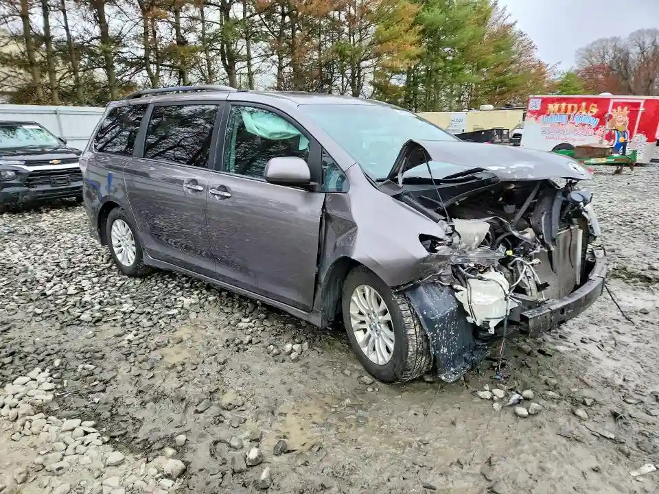 5TDXZ3DC9HS790658 2017 TOYOTA SIENNA-3