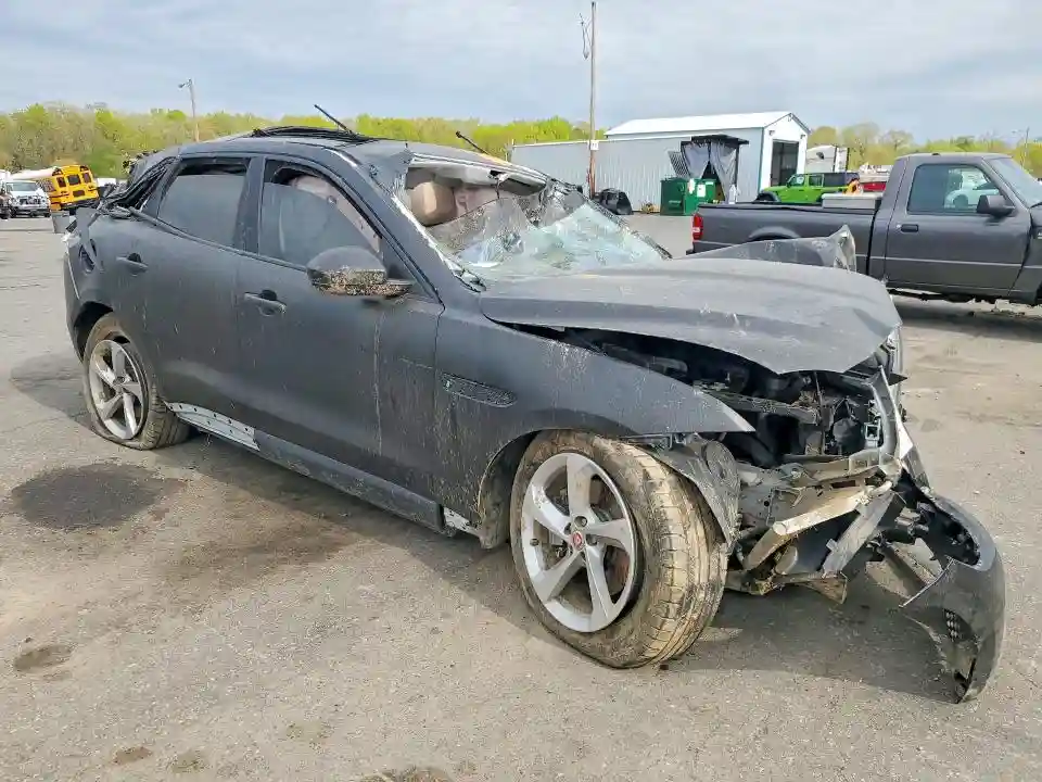 SADCJ2GX5JA237012 2018 JAGUAR F-PACE-3