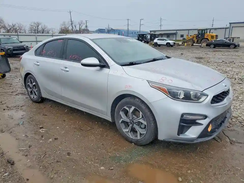 3KPF24AD8KE073141 2019 KIA FORTE-3