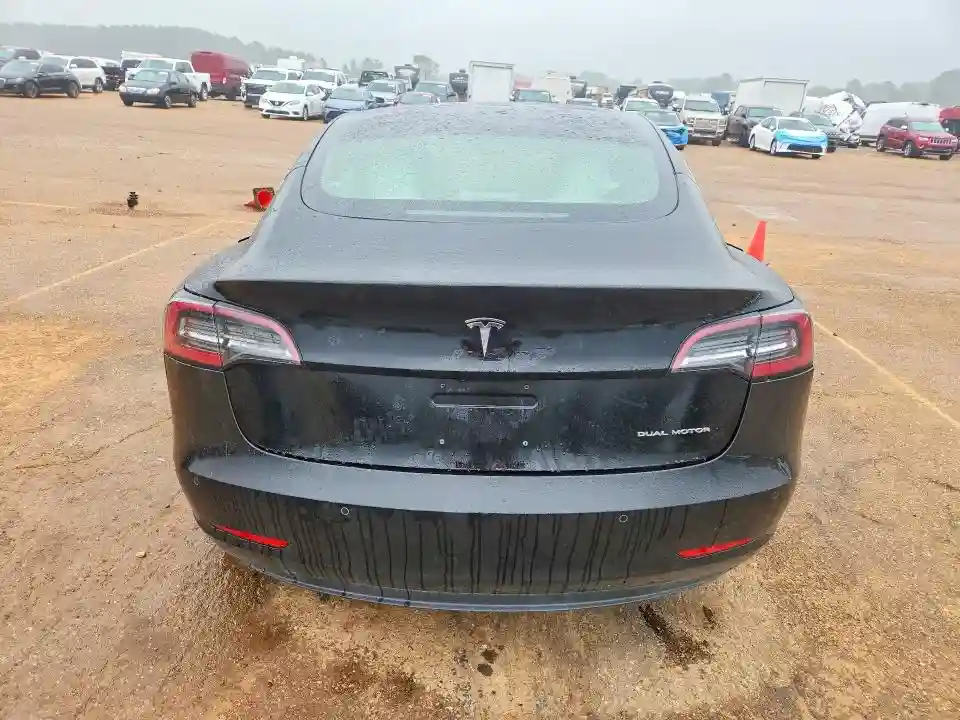 5YJ3E1EB3JF135054 2018 TESLA MODEL 3-5