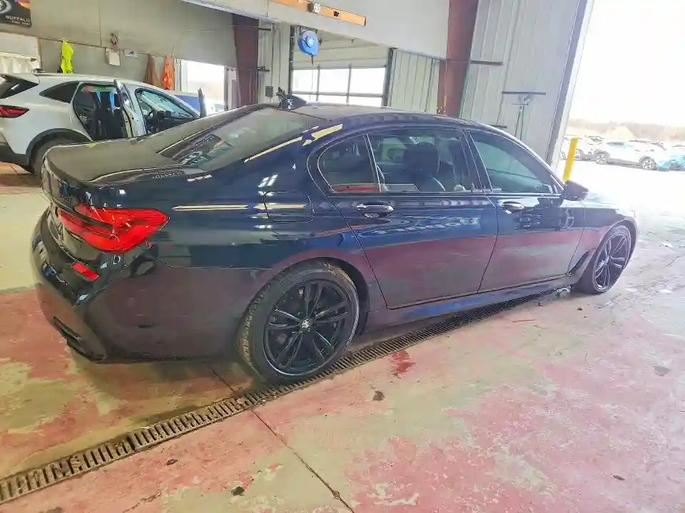 WBA7F2C58HG422064 2017 BMW 7 SERIES-2