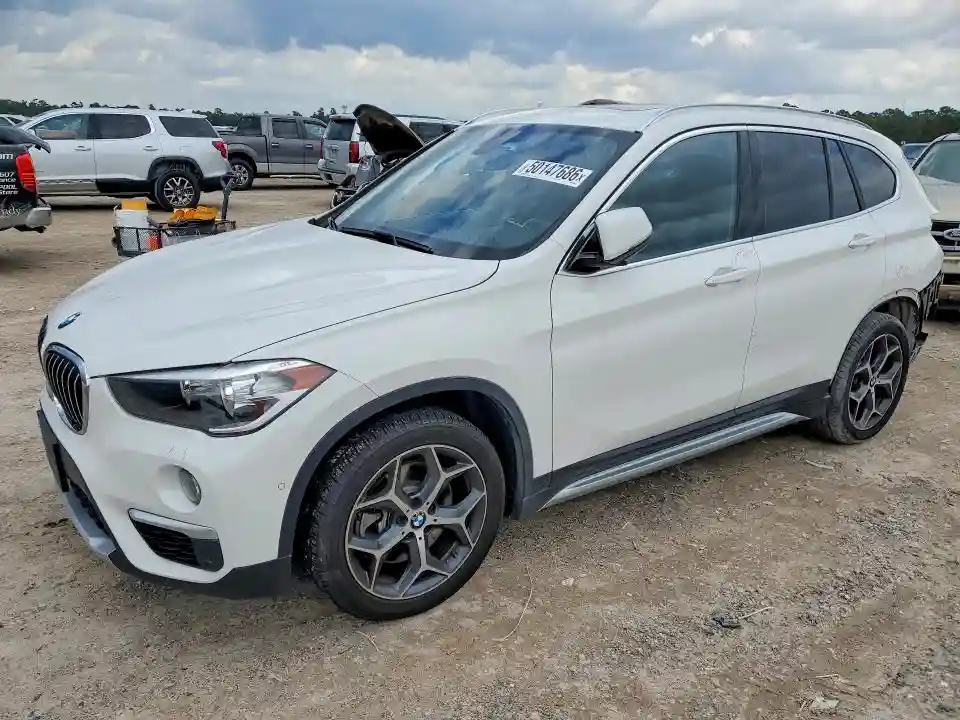 WBXHU7C36J3H43855 2018 BMW X1-0