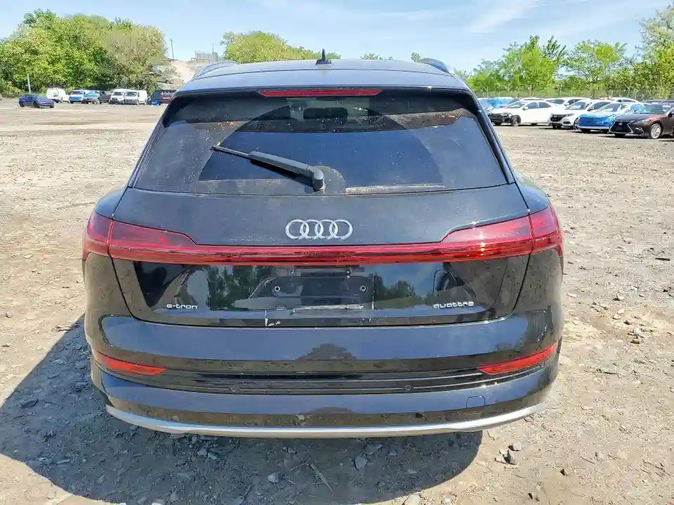 WA1AAAGEXMB020642 2021 AUDI E-TRON-5
