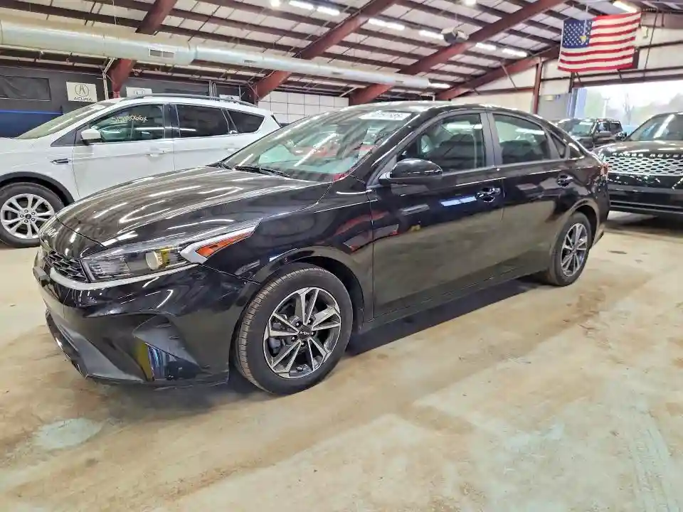 3KPF24AD1PE538382 2023 KIA FORTE-0