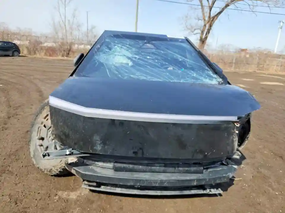 7G2CEHEE7RA046855 2024 TESLA CYBERTRUCK-4