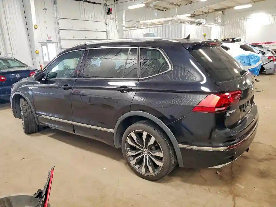 3VV4B7AX1LM117654 2020 VOLKSWAGEN TIGUAN-1