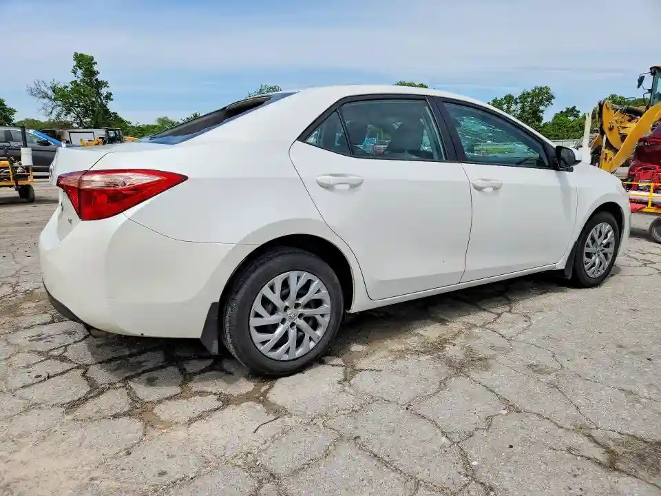 5YFBURHEXHP607610 2017 TOYOTA COROLLA-2
