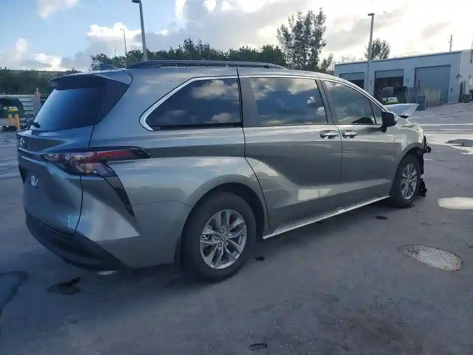 5TDYRKEC1TS296297 2026 TOYOTA SIENNA-2