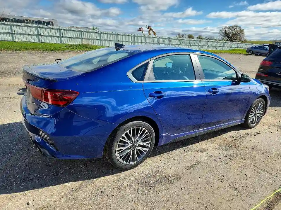 3KPF54AD8RE832307 2024 KIA FORTE-2