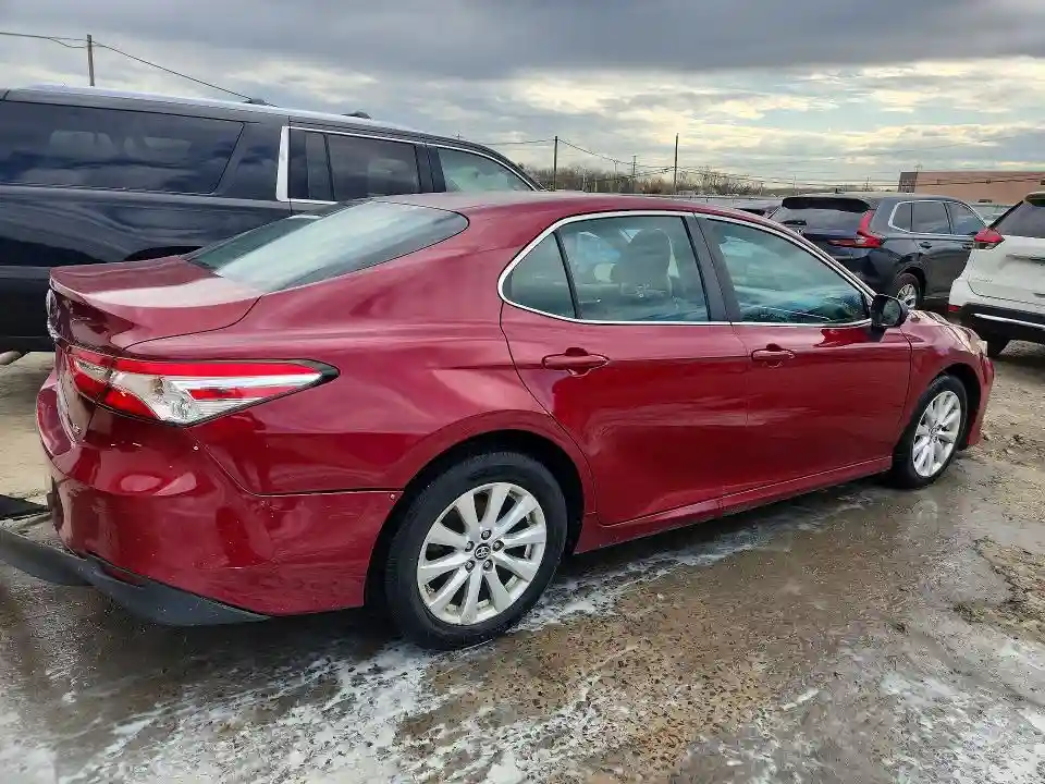 4T1B11HK9JU518549 2018 TOYOTA CAMRY-2
