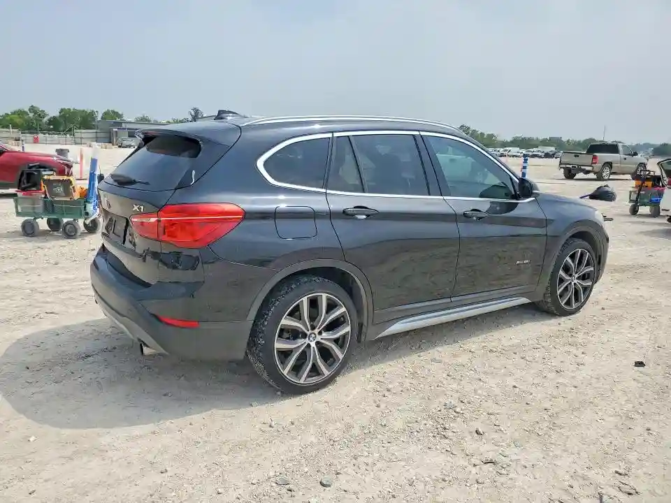 WBXHT3C35H5F75779 2017 BMW X1-2